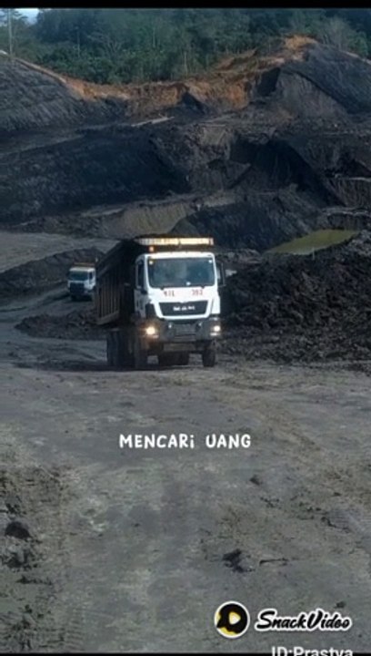 Truck Tenaga badak