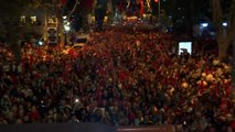 İstanbul Bağdat Caddesi'ne on binler sel oldu yağdı: Her yer kırmızı-beyaz