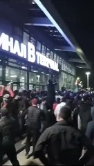 Katil İsrail'den gelen uçak ortalığı karıştırdı! Dağıstan'da halk havaalanını bastı