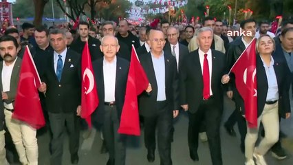 Kılıçdaroğlu, Cumhuriyet'in 100. yılında gençlerle Anıtkabir'e yürüdü