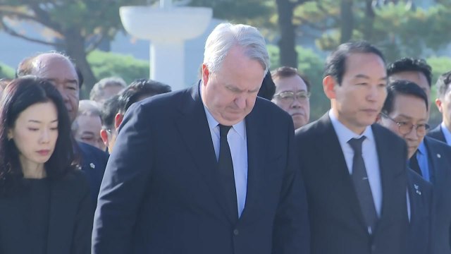 인요한, 광주 5·18 묘역 참배... 용서하되 잊지 말자 / YTN