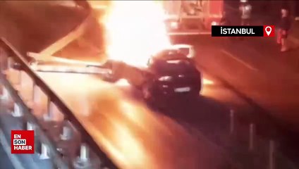 Avcılar'da kaza sonrası yanan otomobili bırakıp kaçtılar