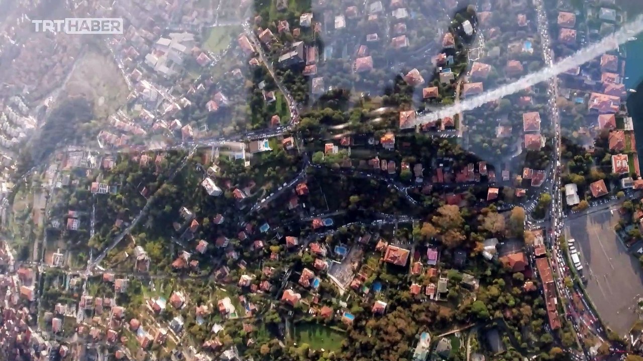 Türk Yıldızları'nın İstanbul'u selamlamasına 'kokpit içi' bakış