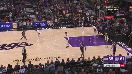 Fox sends Reaves searching with step back jumper