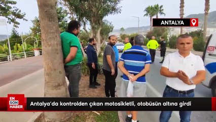 Antalya'da kontrolden çıkan motosikletli, otobüsün altına girdi