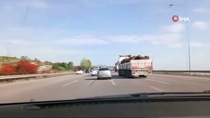 Kararsız sürücü otobanda refüje böyle daldı