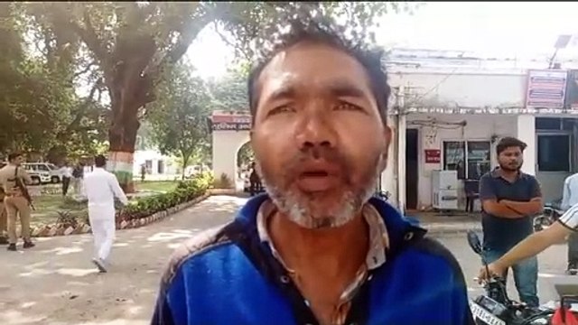Video: न्याय की गुहार लगाना पड़ा भारी, बर्बरता से पीटने लगा चौकी इंचार्ज