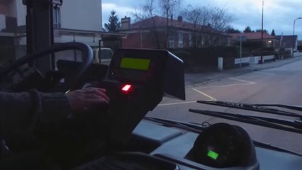 Passage de la Rue de Saint Quentin et Rue d_Alsace avec le Renault Agora L 9947