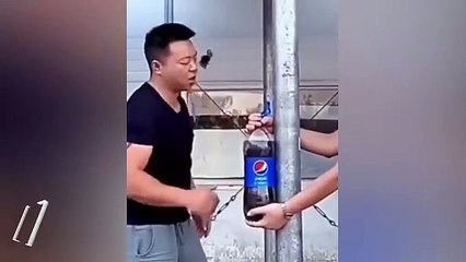 Hedefi tutturamayıp demire tekme adan talihsiz adam