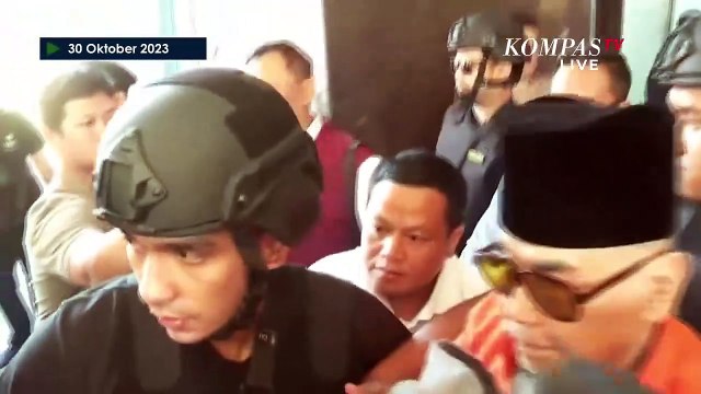 Penampakan Pimpinan Ponpes Al-Zaytun Panji Gumilang Berbaju Tahanan