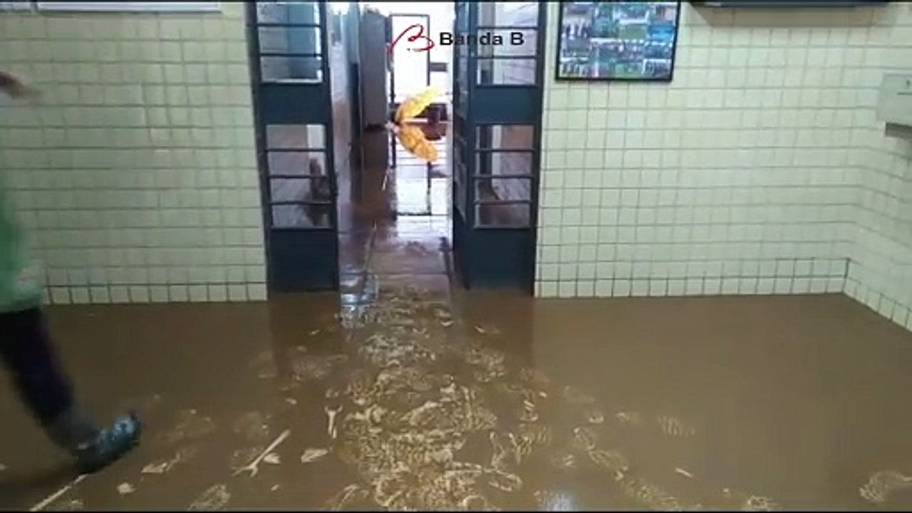 Escola alagada em Almirante Tamandaré