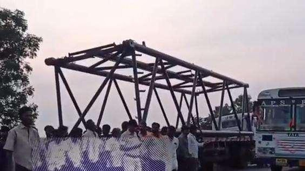కర్నూలు జిల్లా: "తీవ్ర విషాదం... స్పాట్ డెడ్"