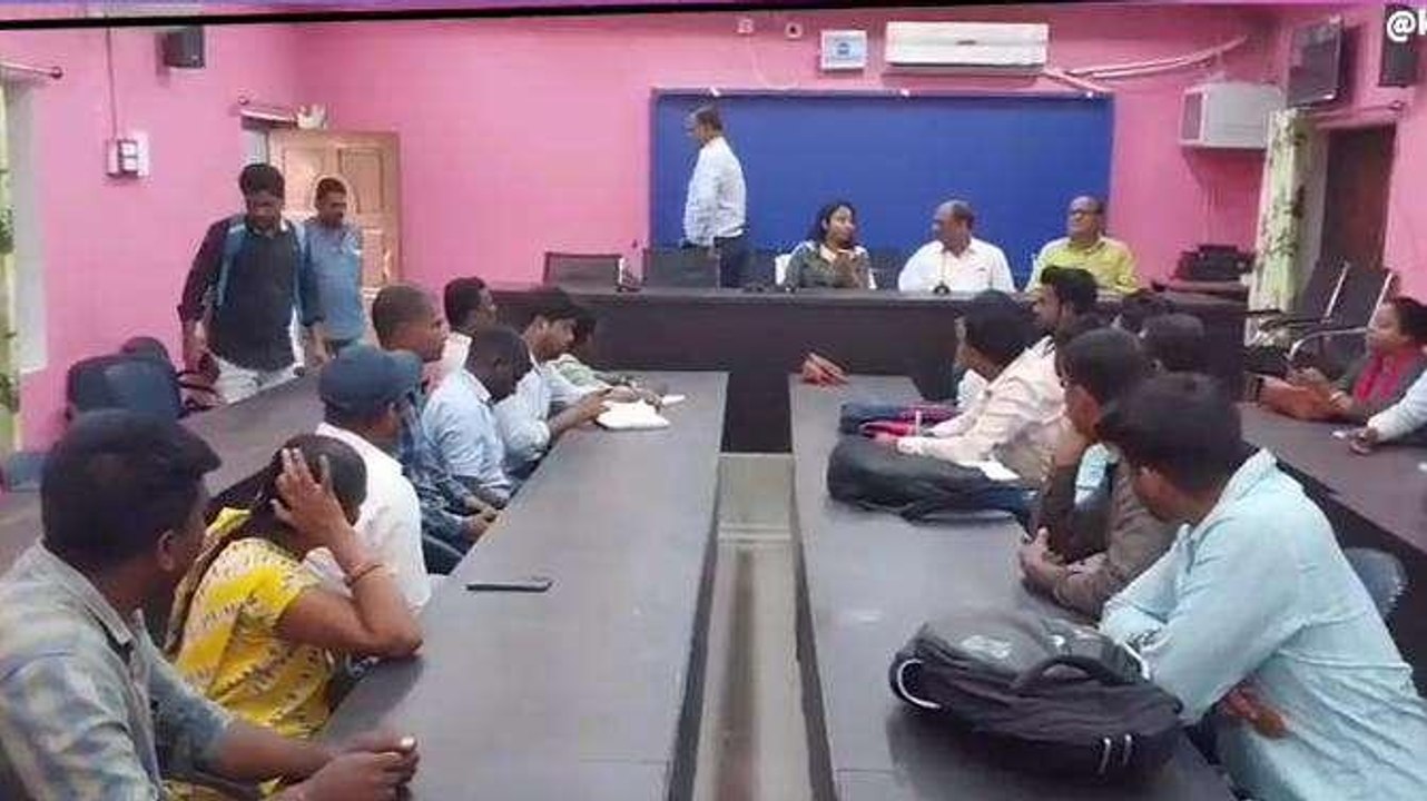 अररिया: चुनाव की तैयारी में जुटा प्रशासन, वोटर लिस्ट में सुधार के दिये दिशा-निर्देश