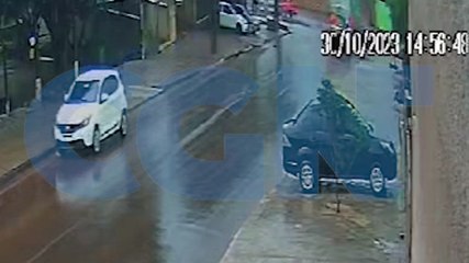 Vídeo mostra colisão entre ônibus e carro no Bairro Brasmadeira