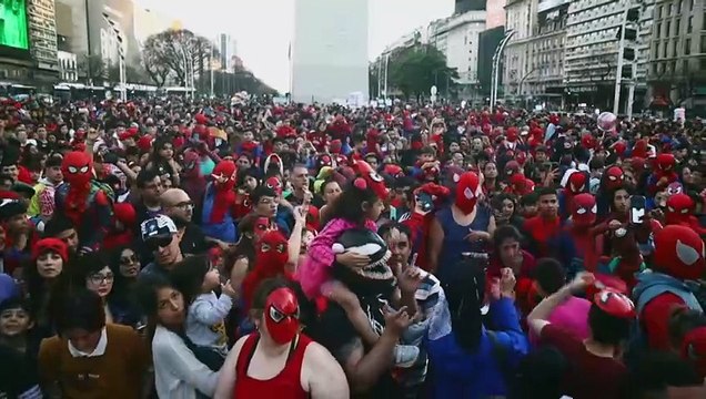 Cientos de Spiderman en Buenos Aires para batir récord Guinness