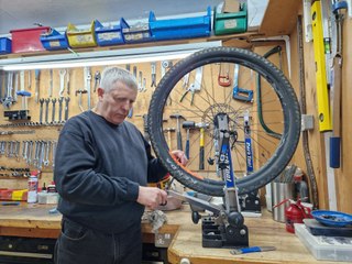 Meet the Peterborough deaf-blind repairman who fixes bikes by touch