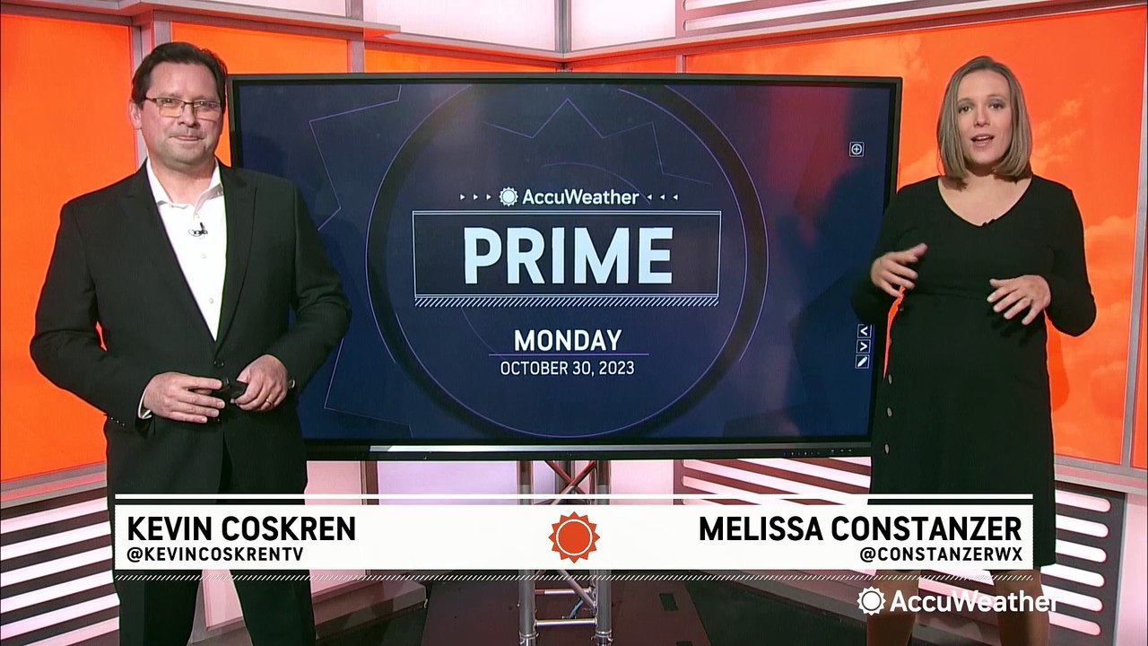 Two-ton pumpkin creates a massive splash at annual event in Oregon