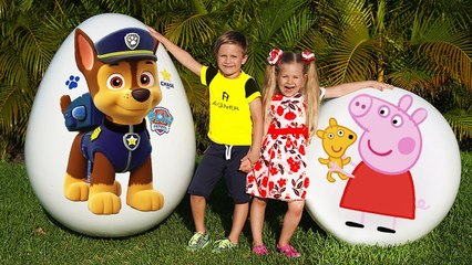 Diana and Roma play with Giant Surprise eggs