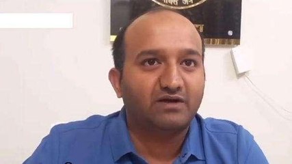 दमोह: जुए की फड़ में पहुंची पुलिस, अचानक हुई रेड से यहां-वहां भागने लगे जुआरी, देखें वीडियो