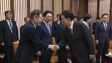 세 번째 국회 방문한 윤 대통령, 악수 또 악수 [앵커리포트] / YTN