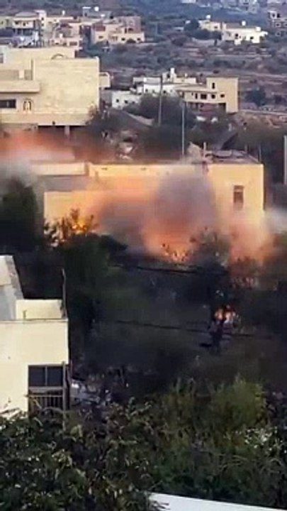 الاحتلال يفجر منزل القيادي في حماس صالح العاروري