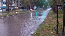 Esonda il Seveso a Milano, strade come fiumi: viale Testi sott'acqua