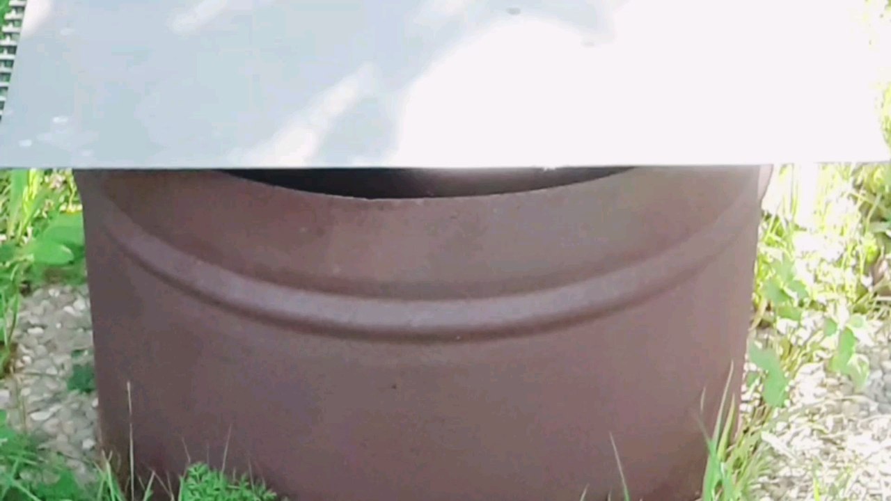 la forêt sert à brûler les emballages cartons de produits chimiques