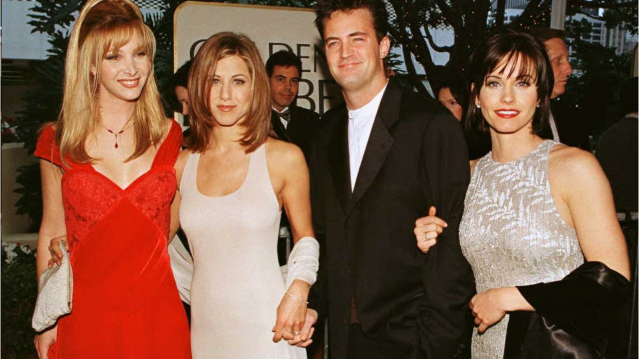 GALA VIDÉO - Mort de Matthew Perry, les acteurs de Friends brisent le silence : “Nous sommes une famille”