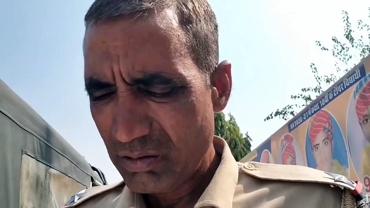 चोरों ने स्कूल का गेट तोड़ा, करीब 60 हजार की हु...