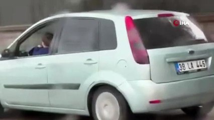 Bursa'da Otomobil Sürücüsü Küçük Çocuğu Direksiyon Başına Geçirdi