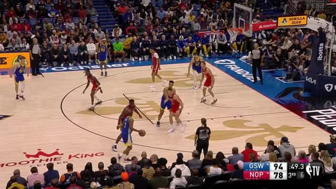 CP3 crosses over Zion before hitting pretty fadeaway