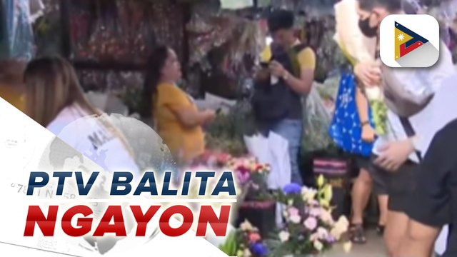 Mga mamimili ng bulaklak sa Dangwa, dagsa na