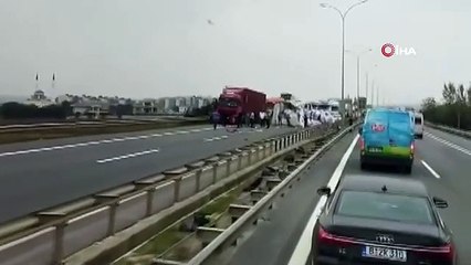 Video herunterladen: Tem Otoyolu Silivri Selimpaşa Mevkii'nde malzeme yüklü tır devrildi