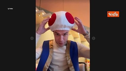 Halloween, Fedez mostra il suo costume da "funghetto di Super Mario"