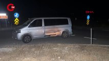 Takipteki minibüs polis araçlarına çarpıp takla attı 6'sı polis 9 yaralı