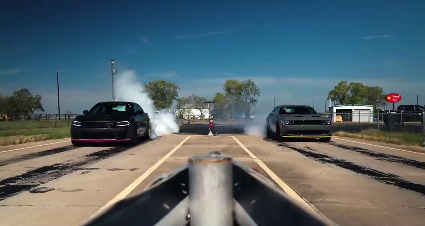 VÍDEO: Charger contra Challenger en una carrera de 2.000 CV