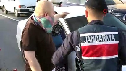 Sürücüsünün rahatsızlanıp park ettiği otomobil zincirleme kazaya sebep oldu.
