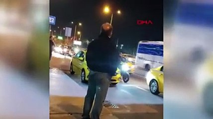Şehir eşkıyası İstanbul'da trafiği birbirine kattı! Saldırı anı kamerada