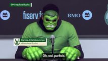 Bucks - Quand Giannis Antetokounmpo se présente en conférence de presse déguisé en Hulk !