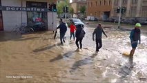 Maltempo, Milano finisce sott'acqua. Esonda il Seveso. Le immagini