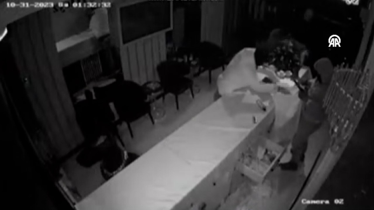 Kuyumcudan 3 milyon lira değerinde ziynet eşyası çalıp kaçan 4 şüpheli yakalandı