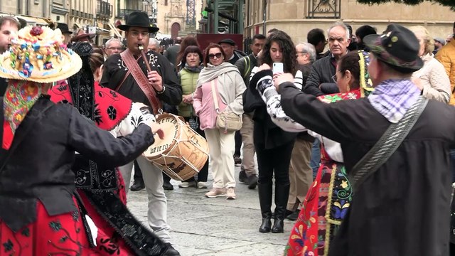 'El Mariquelo' toca su popular charrada desde lo alto de la Catedral de Salamanca