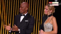 Emiliano Martinez hué par le public à la cérémonie du Ballon d'Or : la réaction de Deschamps et Mbappé en dit long...