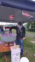 Kocak, bapak penjual Harum manis 