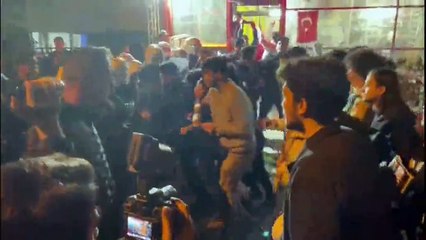Yaşamına son veren arkadaşlarını anan öğrencilere polis müdahalesi! 4 gözaltı