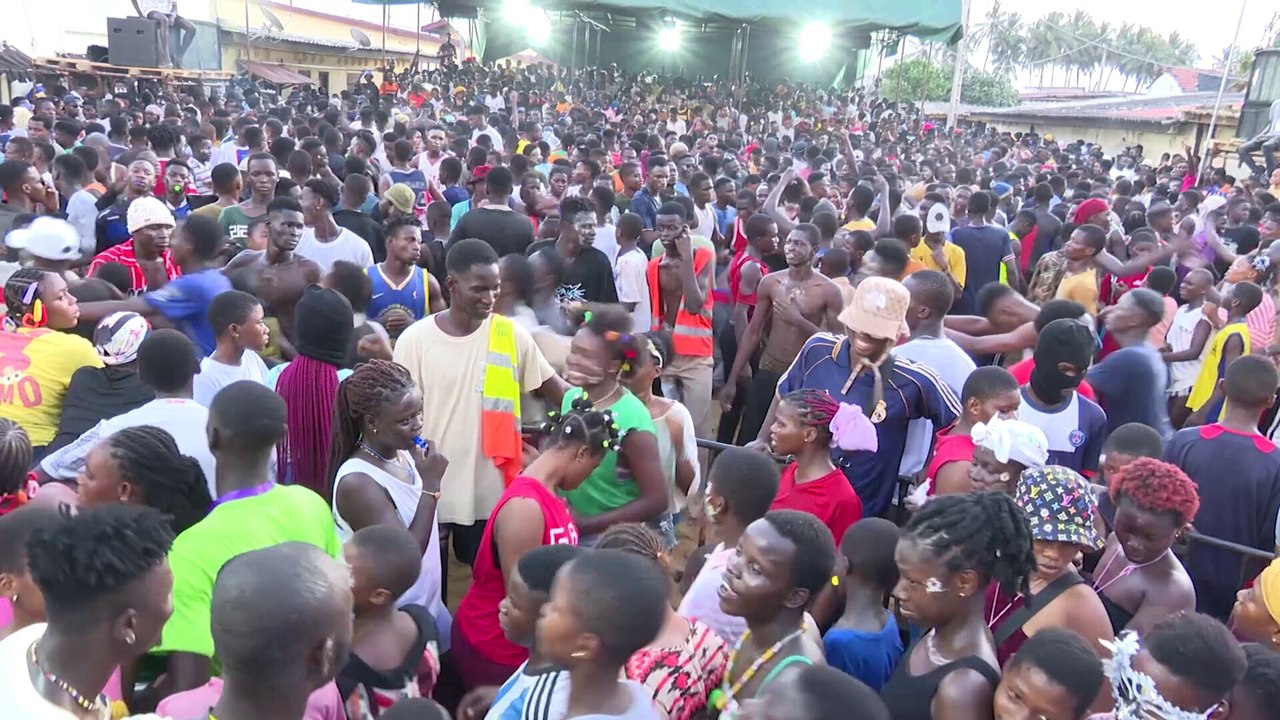 Les anciens dédient le lundi de l'Abissa à l'initiation des jeunes aux danses traditionnelles