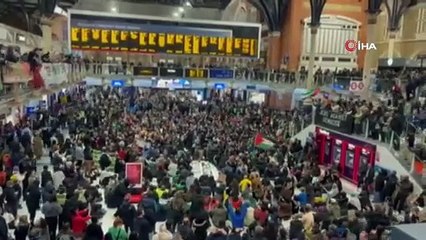 Londra'da yüzlerce kişi tren garını kapattı! 'Filistin'de soykırımı durdurun'