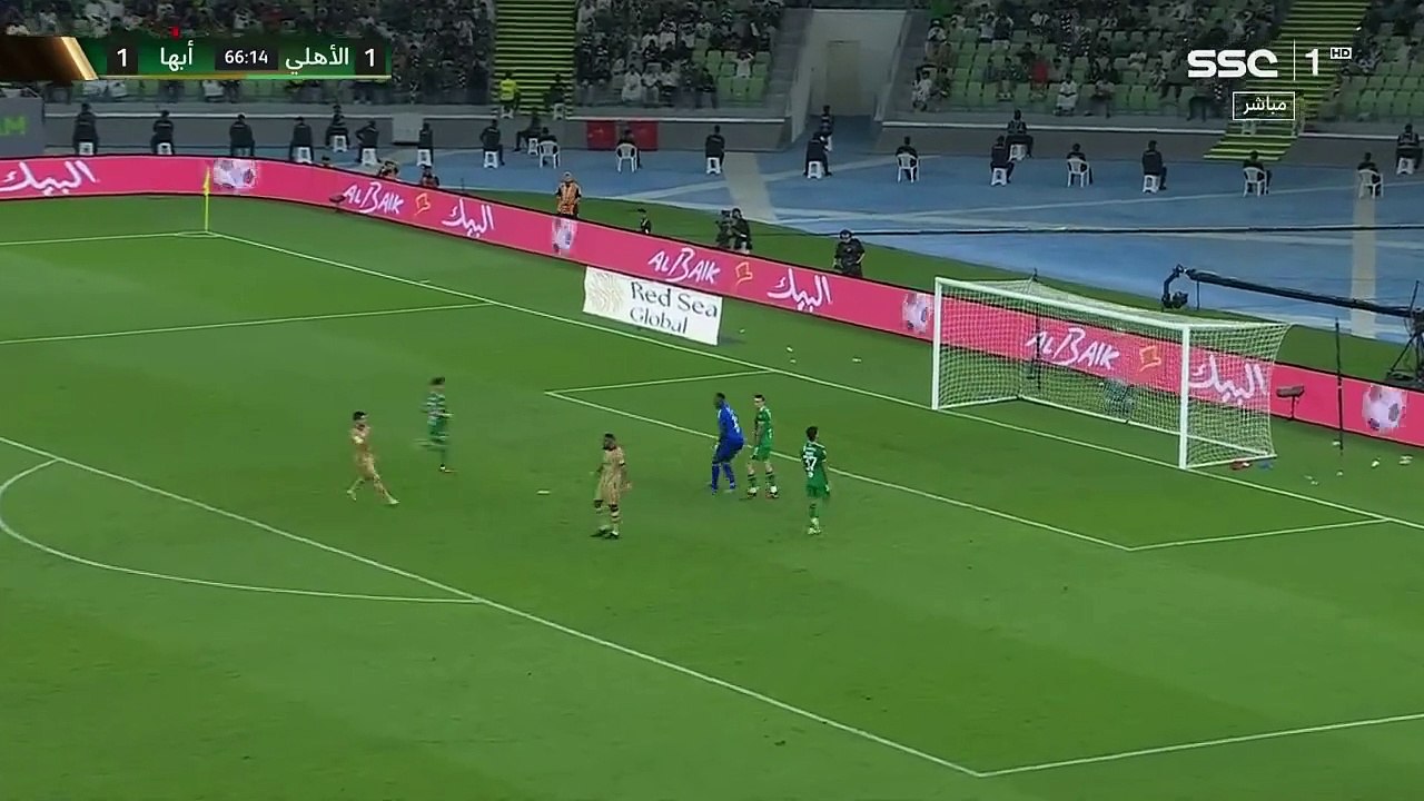 شاهد هدف الكاميروني ايكامبي العالمي الذي أخرج الأهلي السعودي من الكأس.