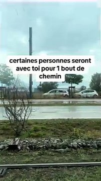 C'est agréable de marcher seul #citation #citations #proverbe #conseils #citationdujour