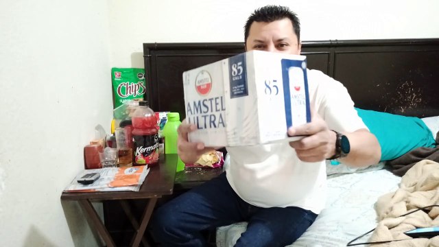 Unboxing caja de cervenzas amstel ultra con 12 latas para comer botanas y bebidas en una noche tranquila platicando con mis seguidores